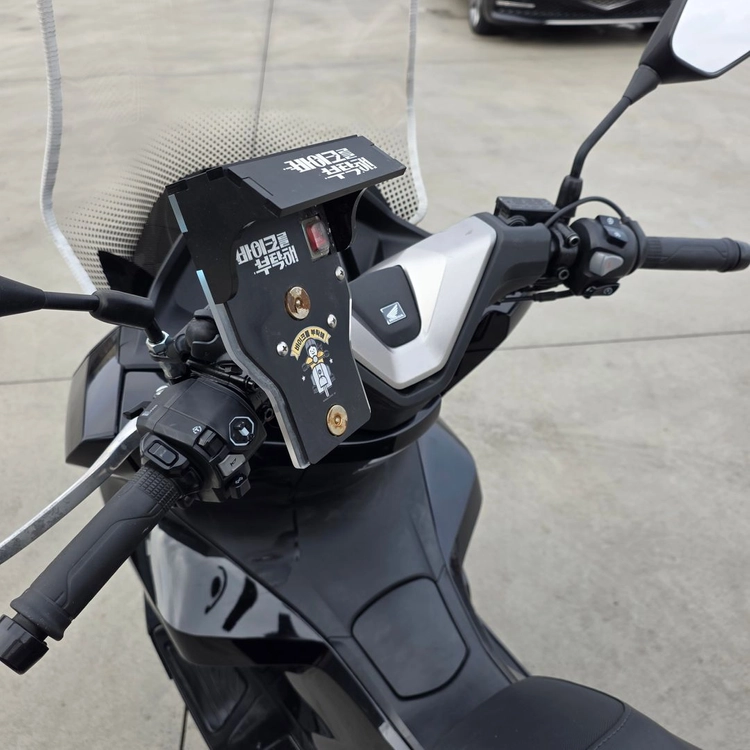 혼다 pcx125 25년 3만 깔끔한세팅 바이크 판매합니다. 이미지