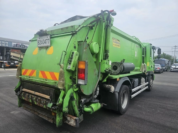 5톤음식물쓰레기수거차 오토미션 메가트럭 환경차량 이미지