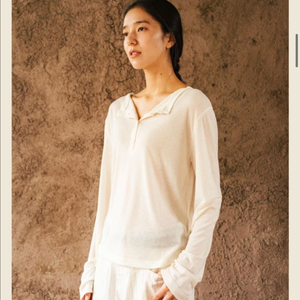 파크투 partout 티셔츠 Le Verseau Button T-shirt 이미지
