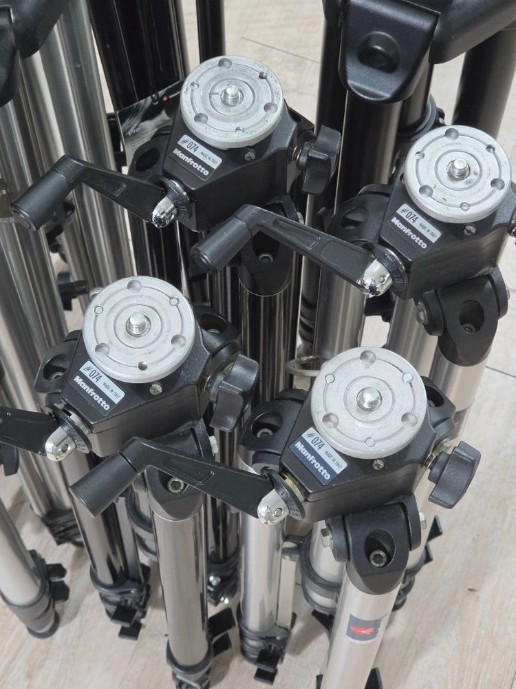 맨프로토 Manfrotto 대형 삼각대 이미지
