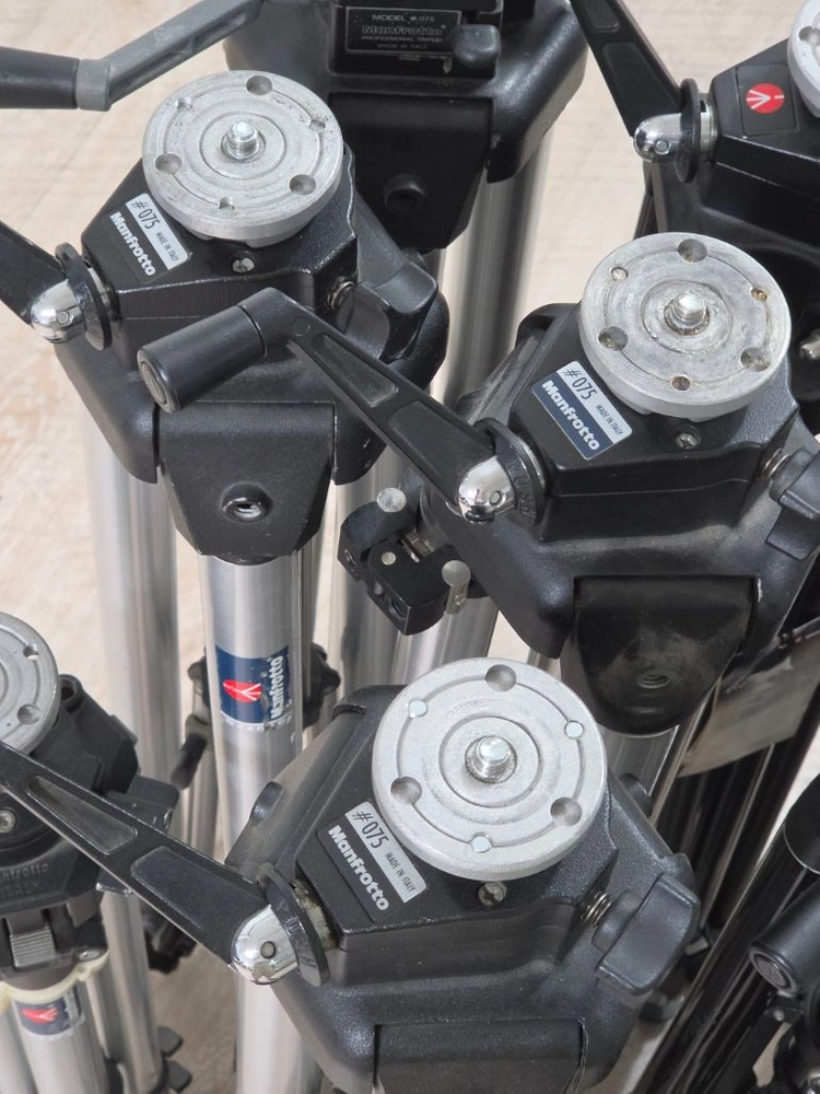 맨프로토 Manfrotto 대형 삼각대 이미지