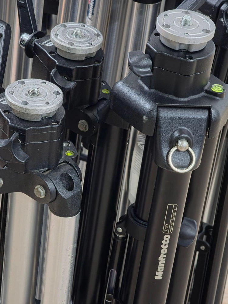 맨프로토 Manfrotto 대형 삼각대 이미지