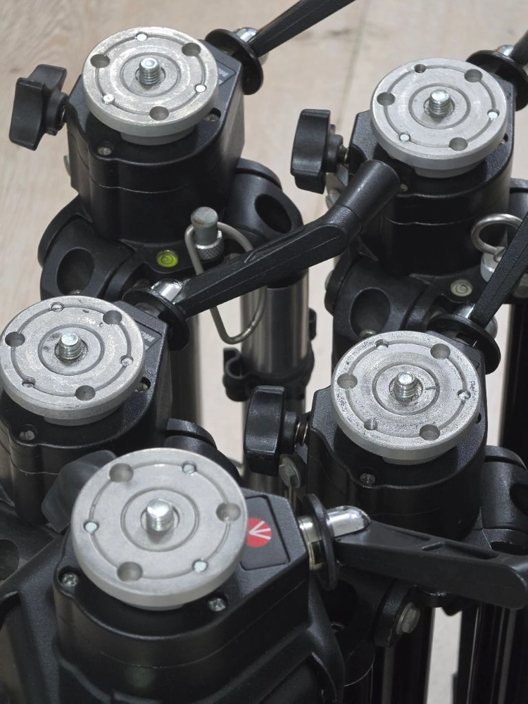 맨프로토 Manfrotto 대형 삼각대 이미지