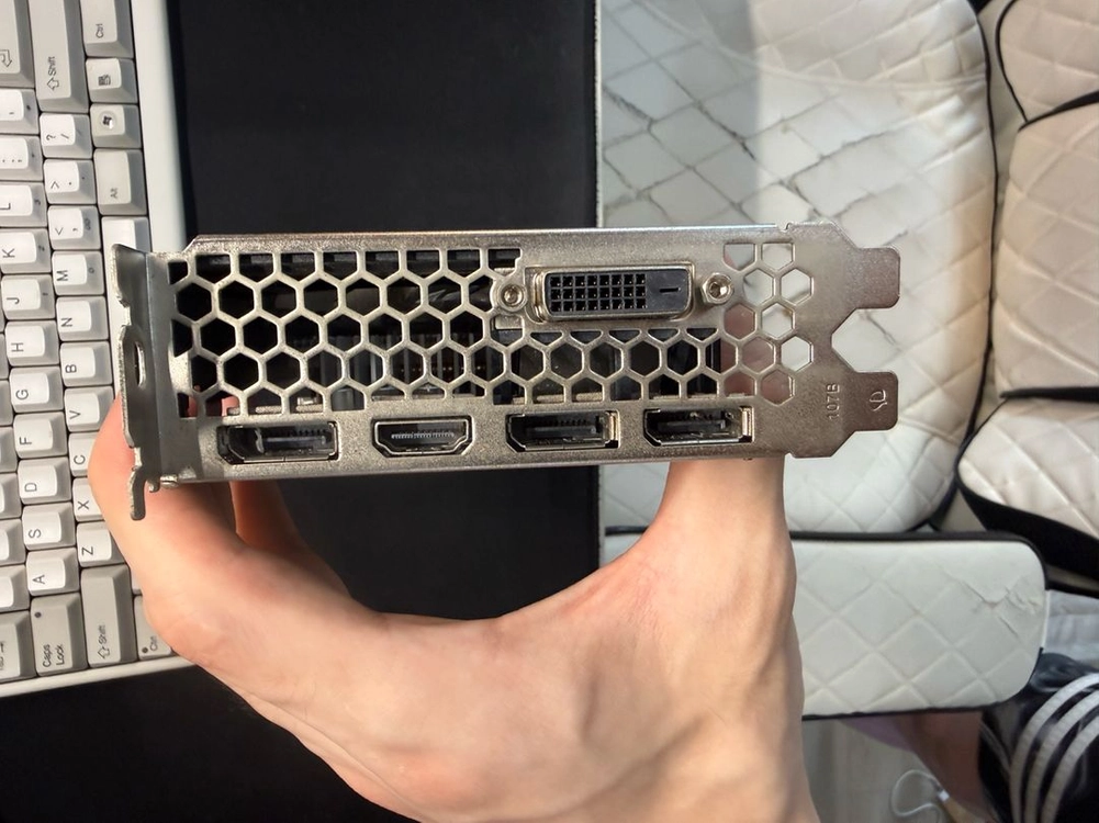 이엠텍 지포스 GTX 1060 3GB 그래픽카드 판매합니다. 이미지