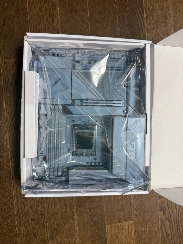 기가바이트 X870E AORUS PRO ICE 메인보드 이미지