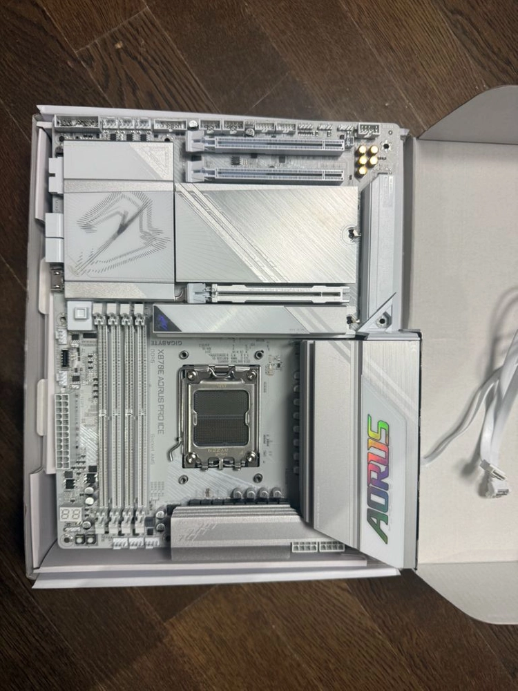 기가바이트 X870E AORUS PRO ICE 메인보드 이미지