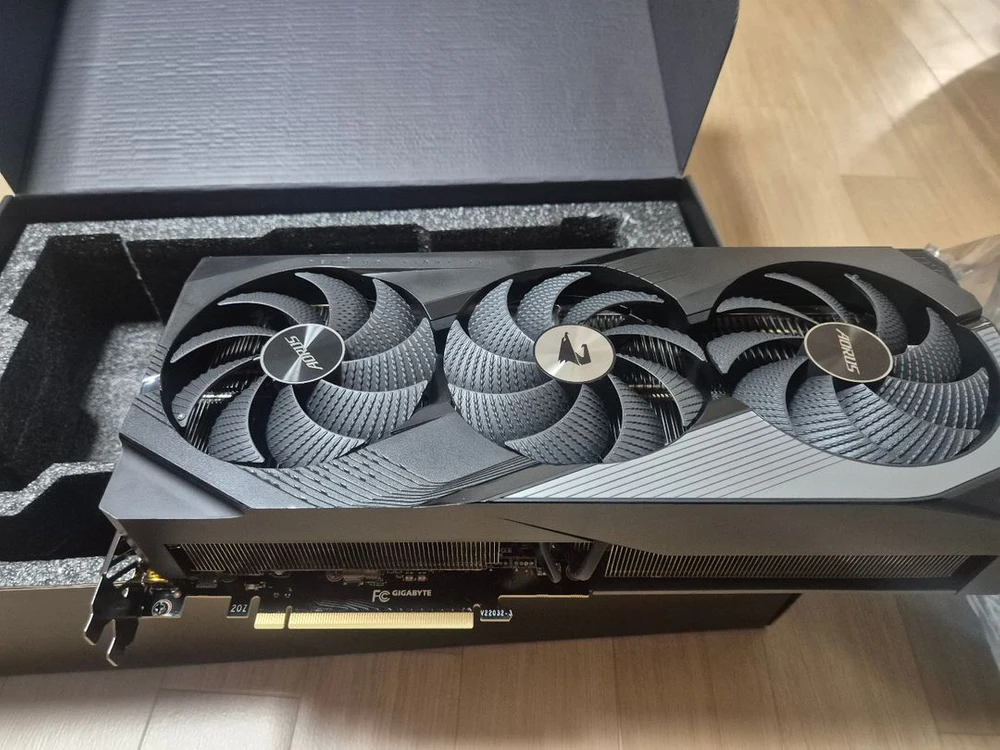 4070 super 어로스마스터 이미지