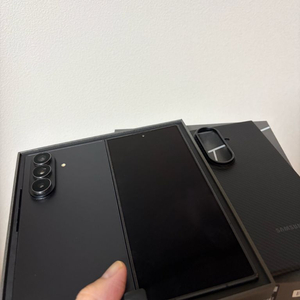 갤럭시Z폴드7 1Tb 1테라+정품케이스등등 이미지