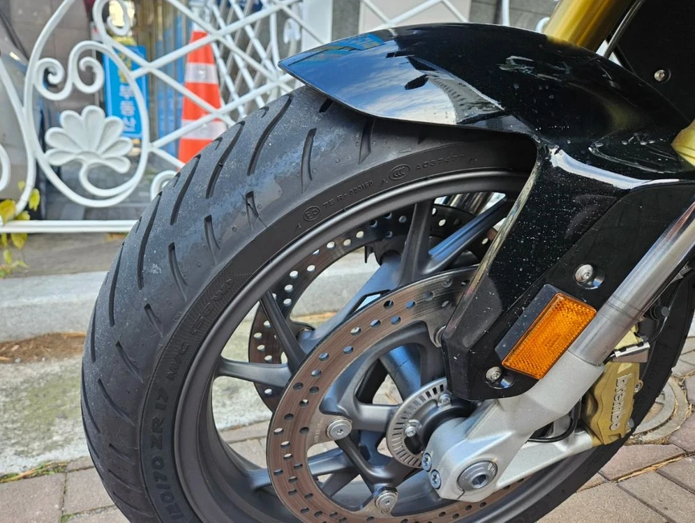 2023 BMW R1250RS 블랙 오토바이 이미지