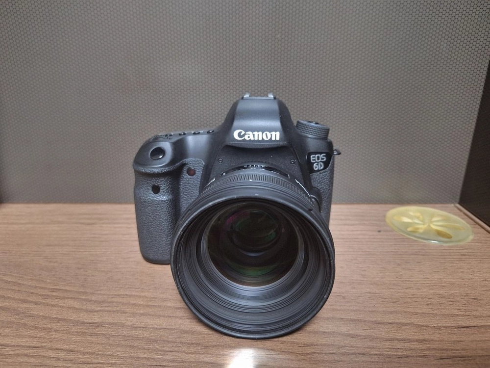 캐논 EOS 6D 카메라 시그마 50mm f1.4 렌즈 포함 이미지