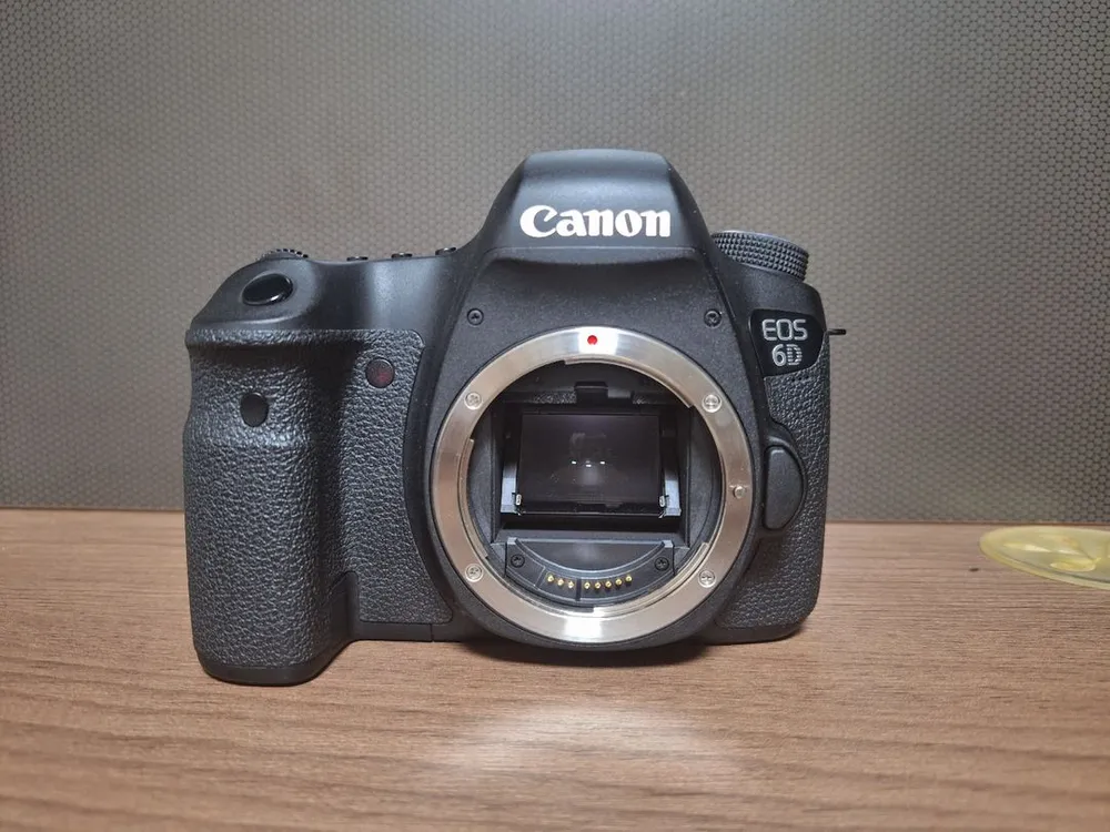 캐논 EOS 6D 카메라 시그마 50mm f1.4 렌즈 포함 이미지