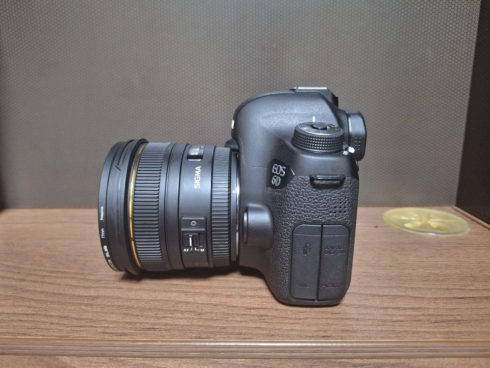 캐논 EOS 6D 카메라 시그마 50mm f1.4 렌즈 포함 이미지