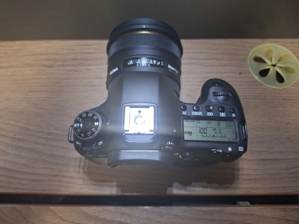 캐논 EOS 6D 카메라 시그마 50mm f1.4 렌즈 포함 이미지