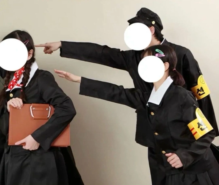 옛날 교복 대여 +검정 고무신,모자,명찰,빨간 머리띠,완장/졸업사진 이미지