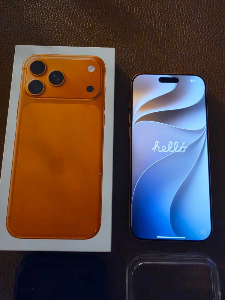 새 상품 컨디션의 아이폰 17 Pro Max 코스믹 오렌지 색상 이미지