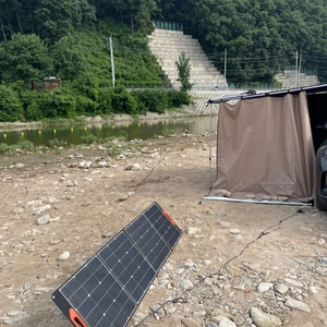 인디언즈 캠핑용 태양광패널200w 팝니다 이미지
