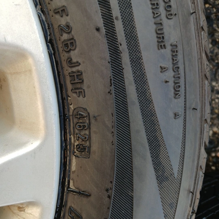 12년식 K5 16 인치 중고 휠 25년 26년 최신 연식 A급 중고 타이어 조합 제품 판매합니다 이미지