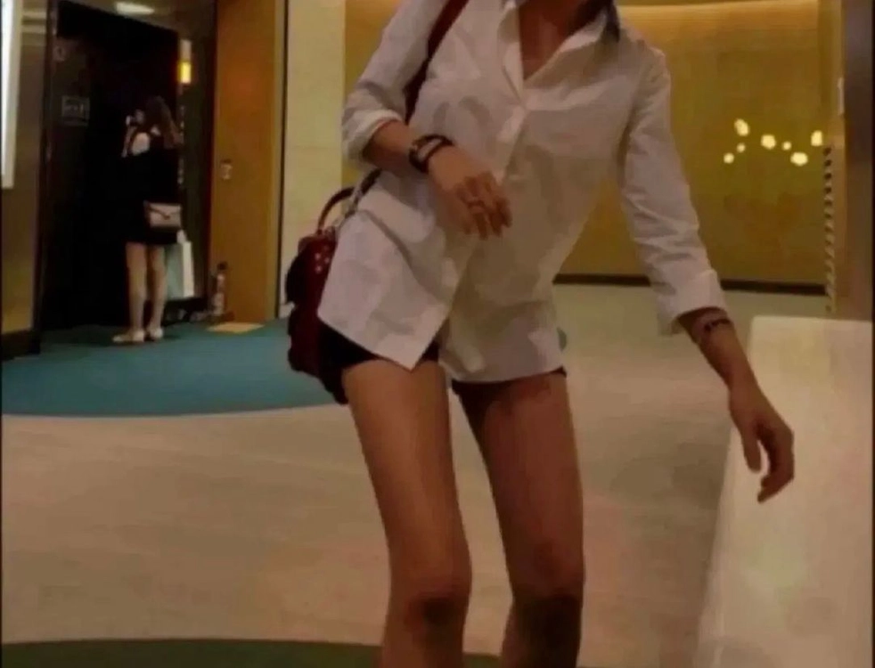 까르뱅화이트셔츠 이미지
