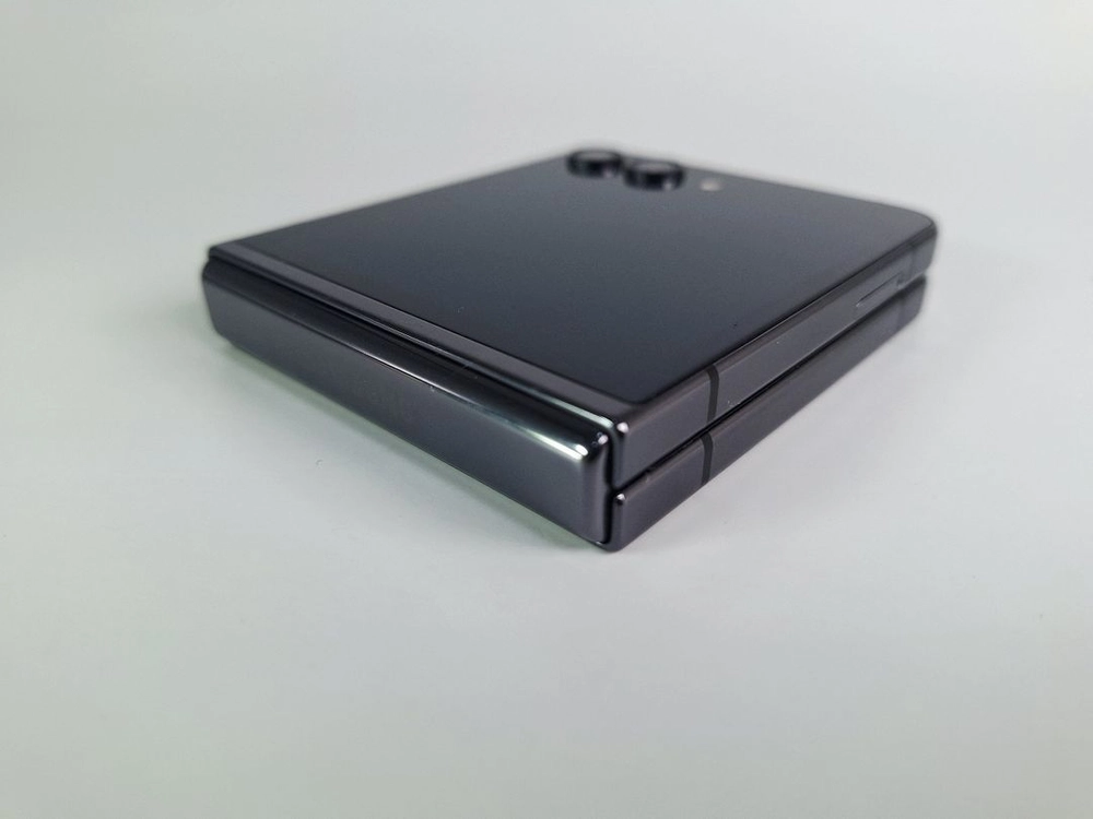 특A급 갤러시 Z플립5 256GB 그라파이트 무잔상 대구중고폰 부산중고폰 북부모바일 서울Z플립5 이미지