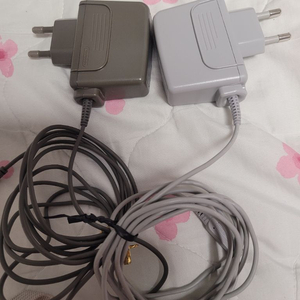 닌텐도 dslite 충전기 2ds dsi 3ds 충전기 일괄 팔아요. 2개다 정품.. 2개다 정품입니다. 이미지