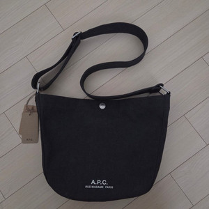 A.P.C.아페쎄 저널 사첼백 이미지