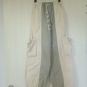 ZARA 자라 여성 투톤 카고 와이드핏 리본 조거바지 카고팬츠 XS (~55반까지) 카키아이보리 이미지