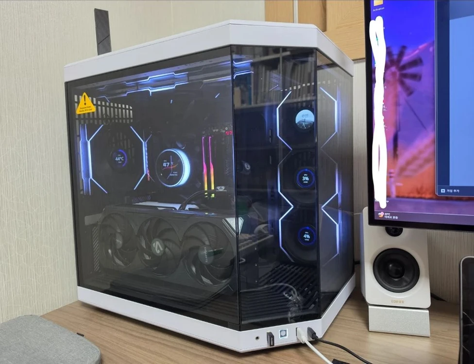 9800x3d, rtx5080, 리안리, HYTE Y70 이미지
