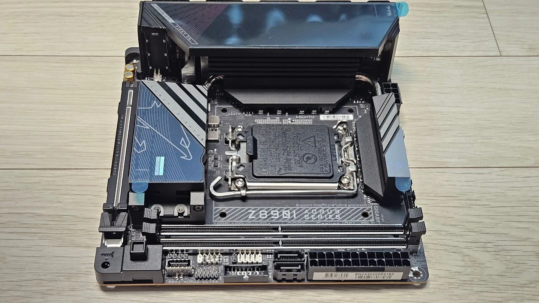 GIGABYTE Z890I AORUS ULTRA 메인보드 이미지