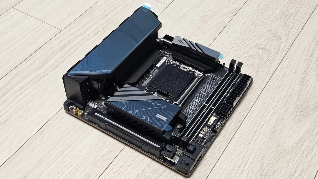 GIGABYTE Z890I AORUS ULTRA 메인보드 이미지