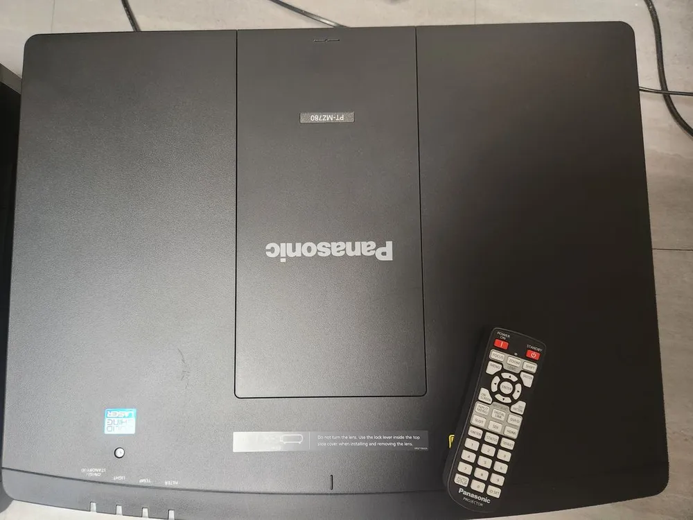 파나소닉PT-MZ880/WUXGA/8천안시 레이저 프로젝터 신동품 이미지
