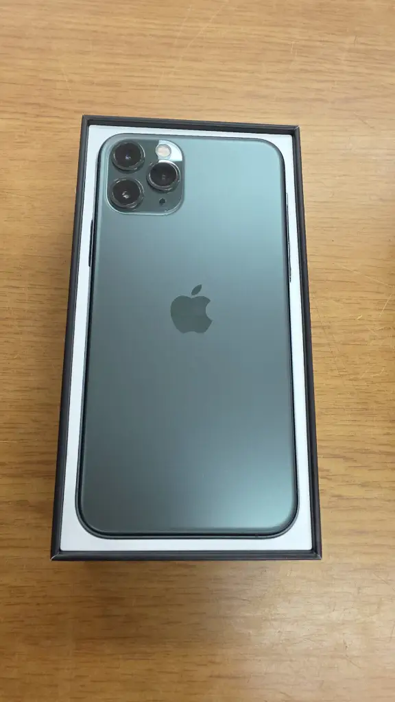 아이폰 11 프로 미드나잇그린 64GB 풀박스 판매합니다. 이미지