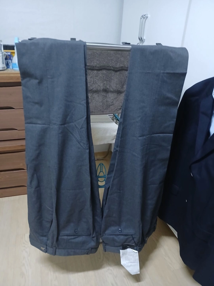 교복 (자켓 110, 셔츠 105, 조끼 105, 바지 83 , 생활복 상.하 체육복 상.하) 이미지