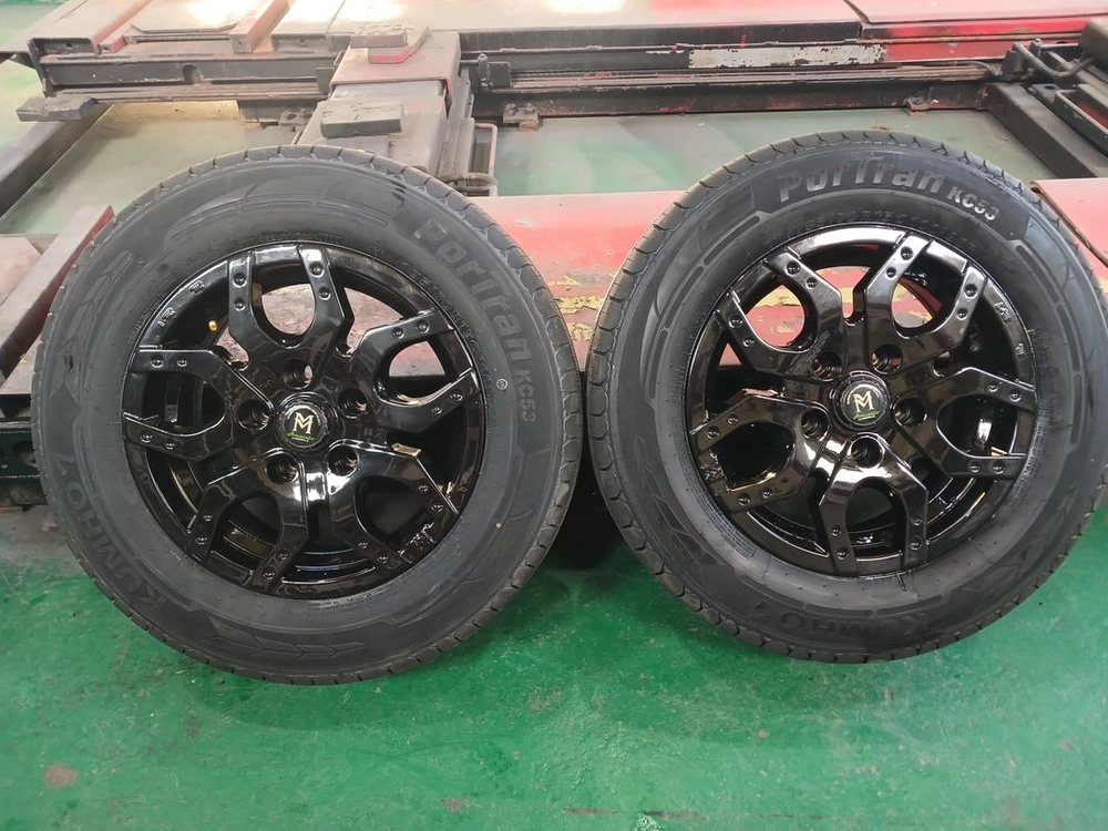 195/70R15C KC53 타이어 세트 이미지