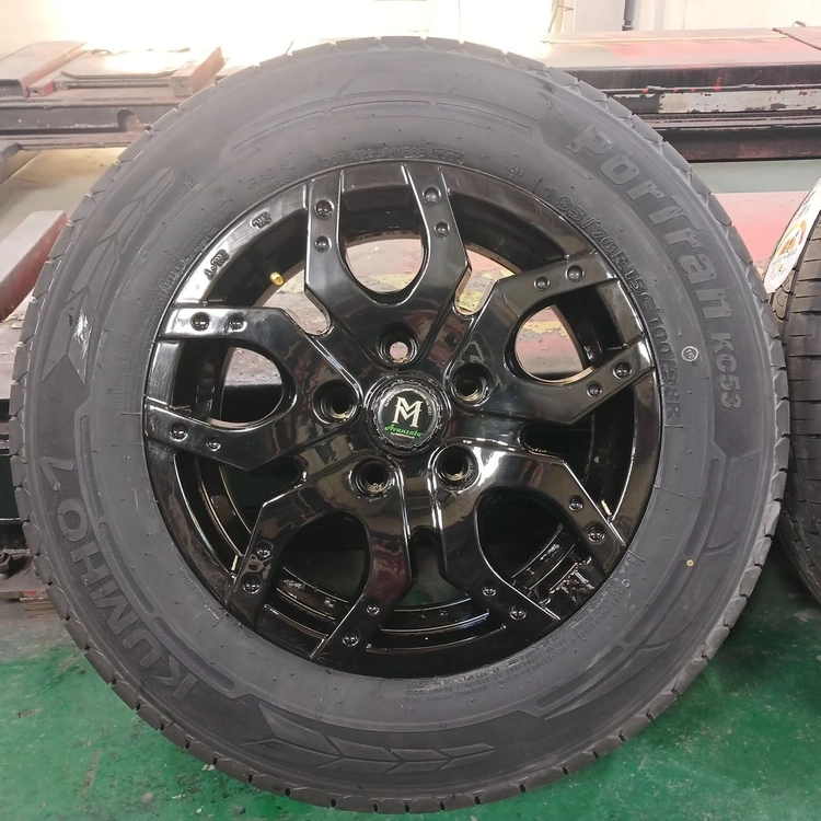 195/70R15C KC53 타이어 세트 이미지