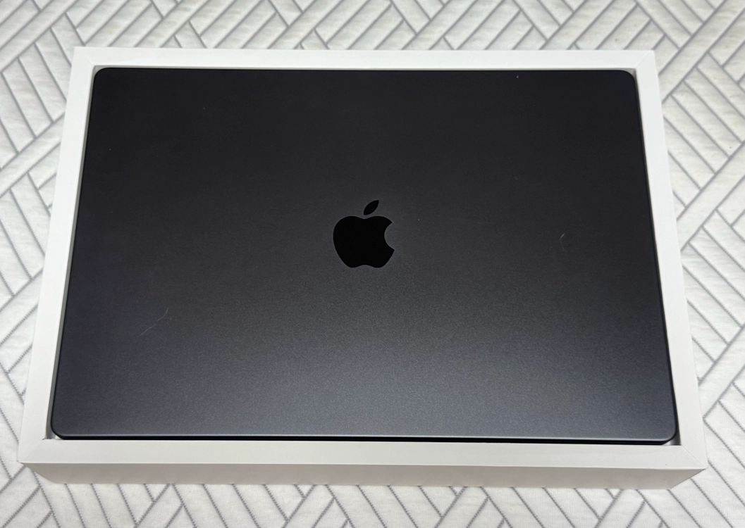 맥북프로 m5max 16인치 64gb 2tb 신품급 애케플 - 안심되는 중고거래
