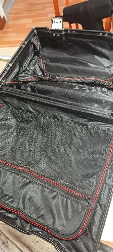 [고가 브랜드/기내용] 투어리즘 20인치 캐리어 (블랙) 고급사양제품 설명:신품 구매 시 상당히 고가인 프리미엄 이미지