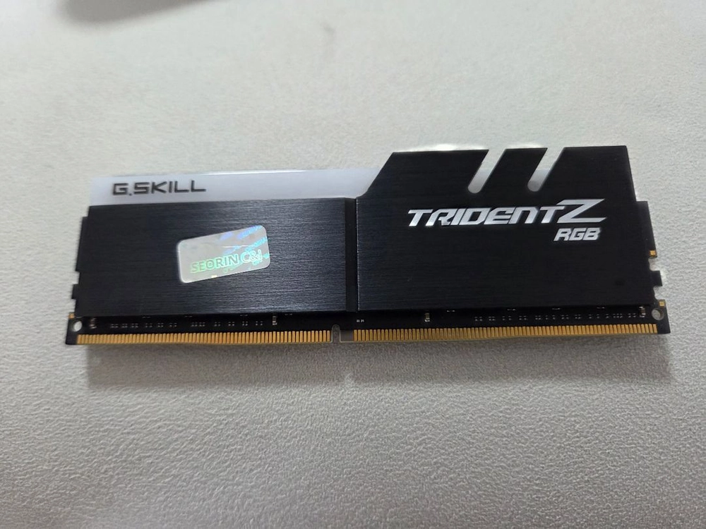 G.SKILL DDR4-3200 cl16 trident Z RGB 16g 단품1개 이미지