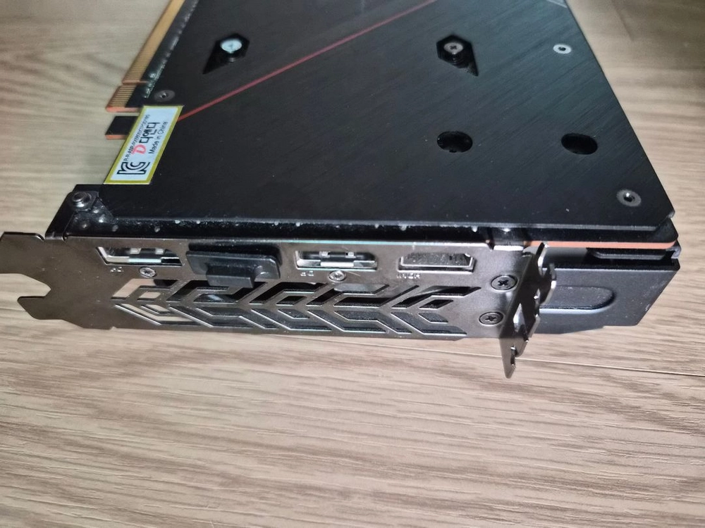 RX 6800 XT 그래픽카드 이미지