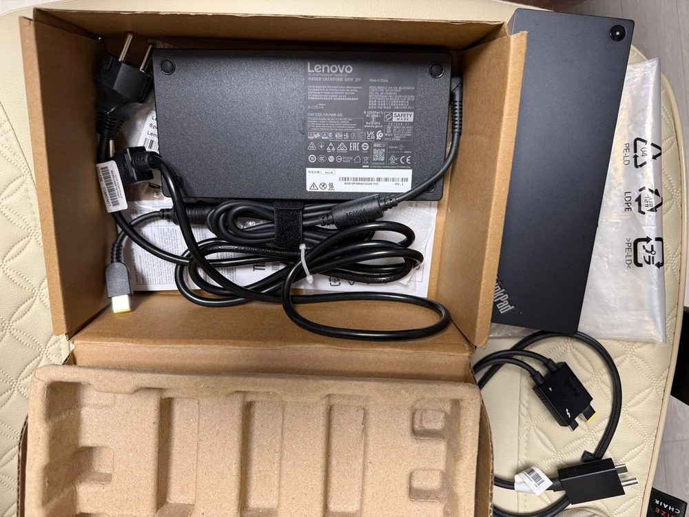 Thinkpad Thunderbolt 4 workstation dock ( 썬더볼트 40B00300EU ) 팔아요 이미지
