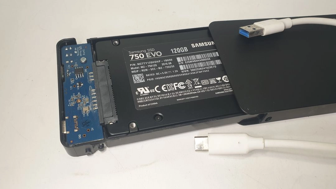 삼성 750 EVO 120GB SSD + 아이피타임 HDD3225 C타입 외장하드케이스 이미지