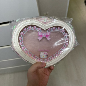 헬로키티 하트 파우치 이미지