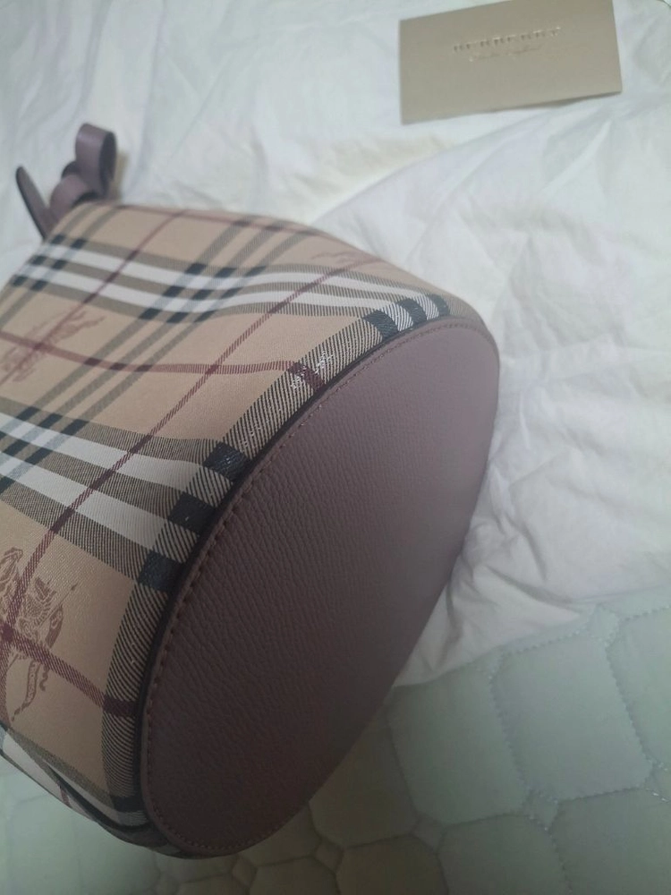 버버리체크 패턴 이미지