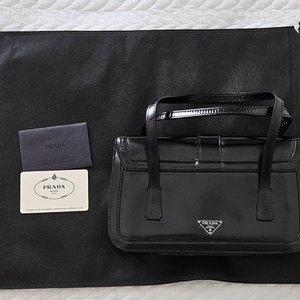 PRADA 프라다 토트백 이미지