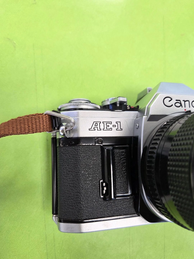 캐논 AE-1 필름카메라 + 50mm 1.4 렌즈 세트 판매합니다 이미지