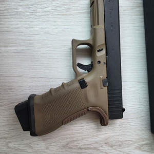 마루이 기반 glock17 gen4 가더튜닝 이미지