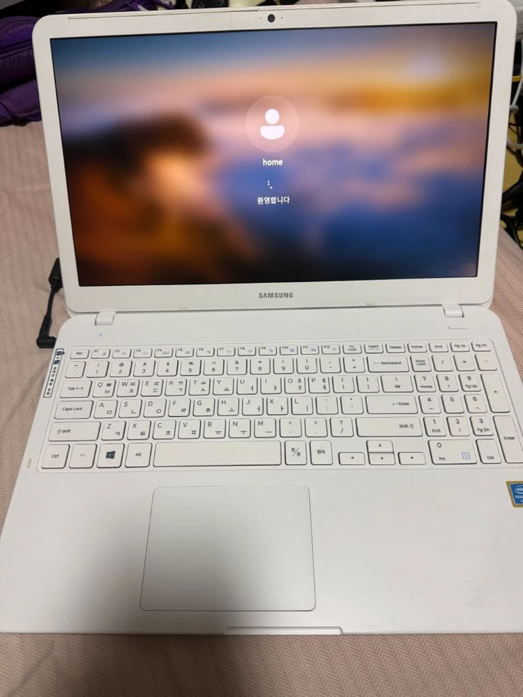삼성 노트북 NT550EBE-K28WS 화이트(하자있음) 이미지