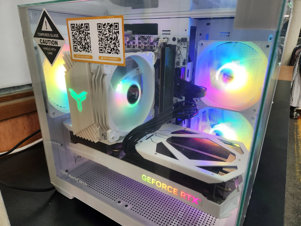 갤럭시 RTX4070 TI 화이트입니다 - 안심되는 중고거래