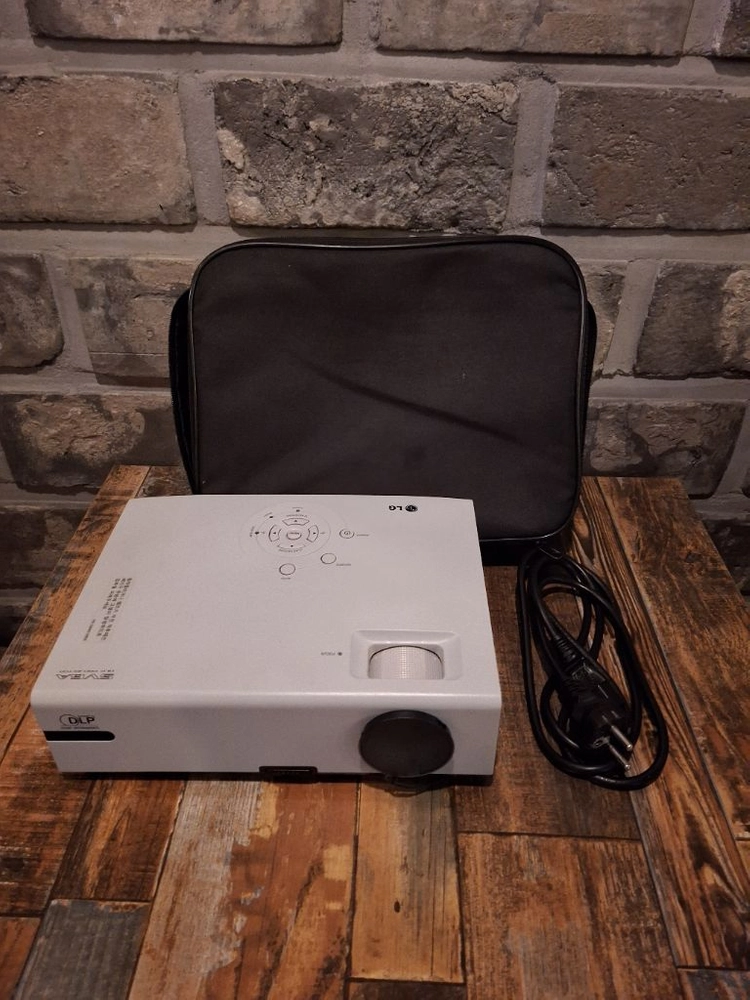 LG 프로젝터 DS420, 필름 스크린(이동식) 판매합니다 이미지
