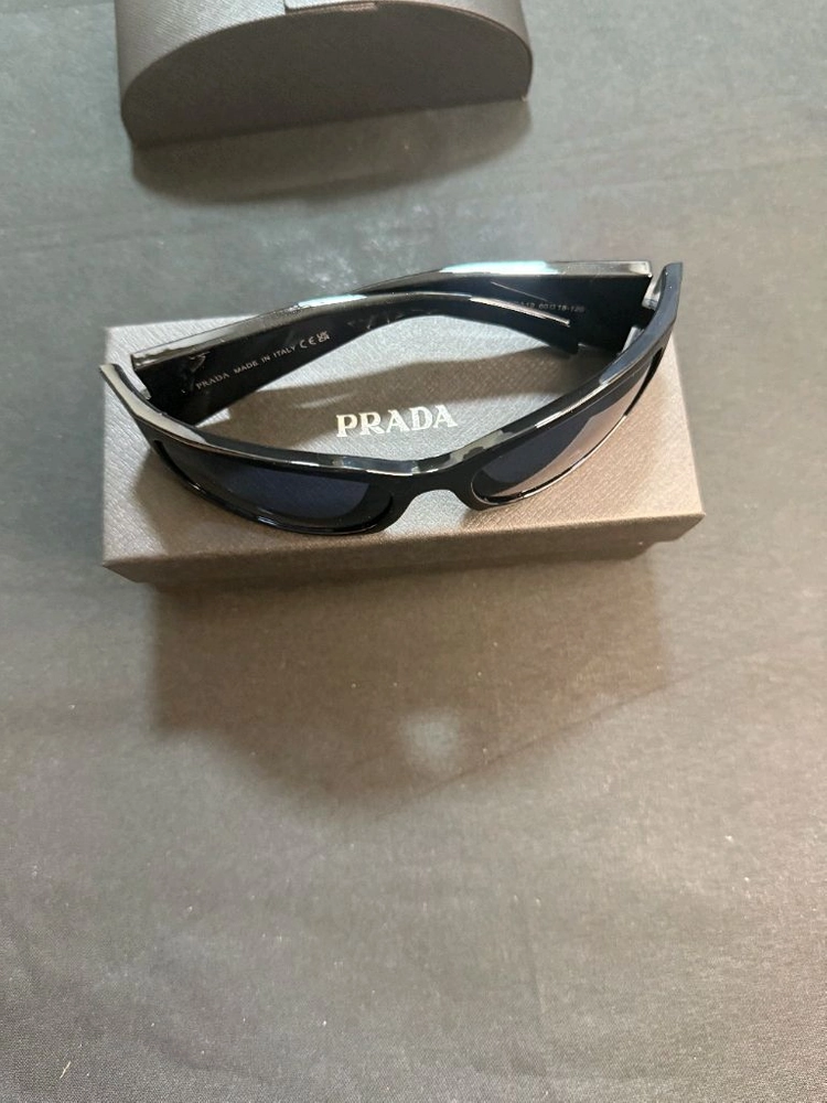 프라다 선글라스 이미지