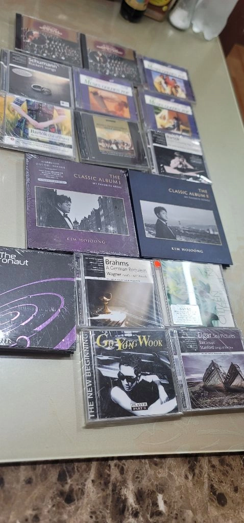 [미개봉 포함] 김호중 한정판 LP 2종 + 미개봉소장용 CD 14장 일괄 판매 거실에 소장하던 CD들을 일괄 정리 이미지